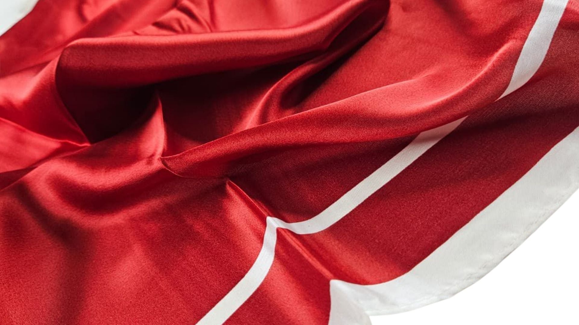 Kırmızı Sade Şal – Parlak ve Akışkan Dokuma