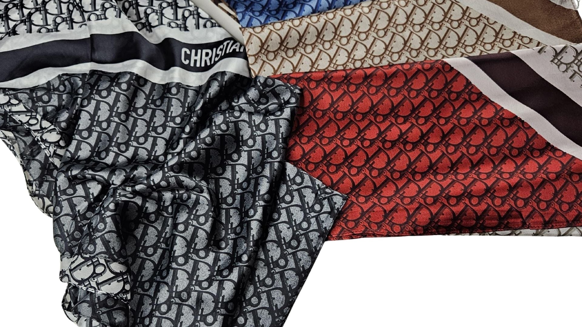 Monogram Desenli Saten Şal Koleksiyonu – Çoklu Renk Seçeneği