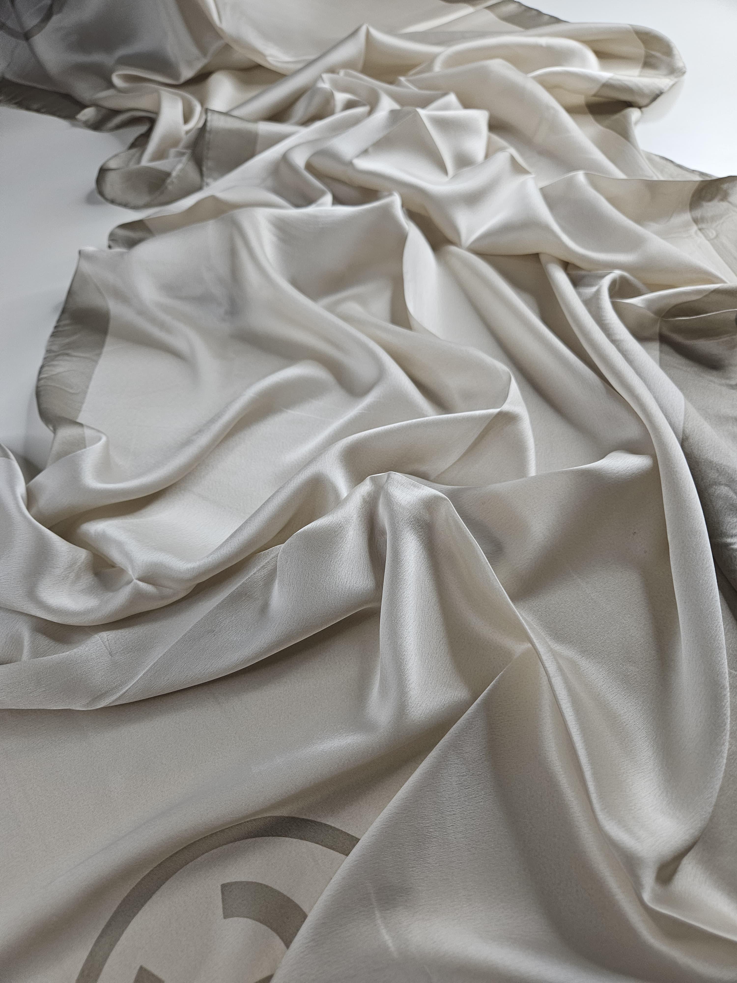 Sade Şal – Zamansız Şıklığın Dokusu