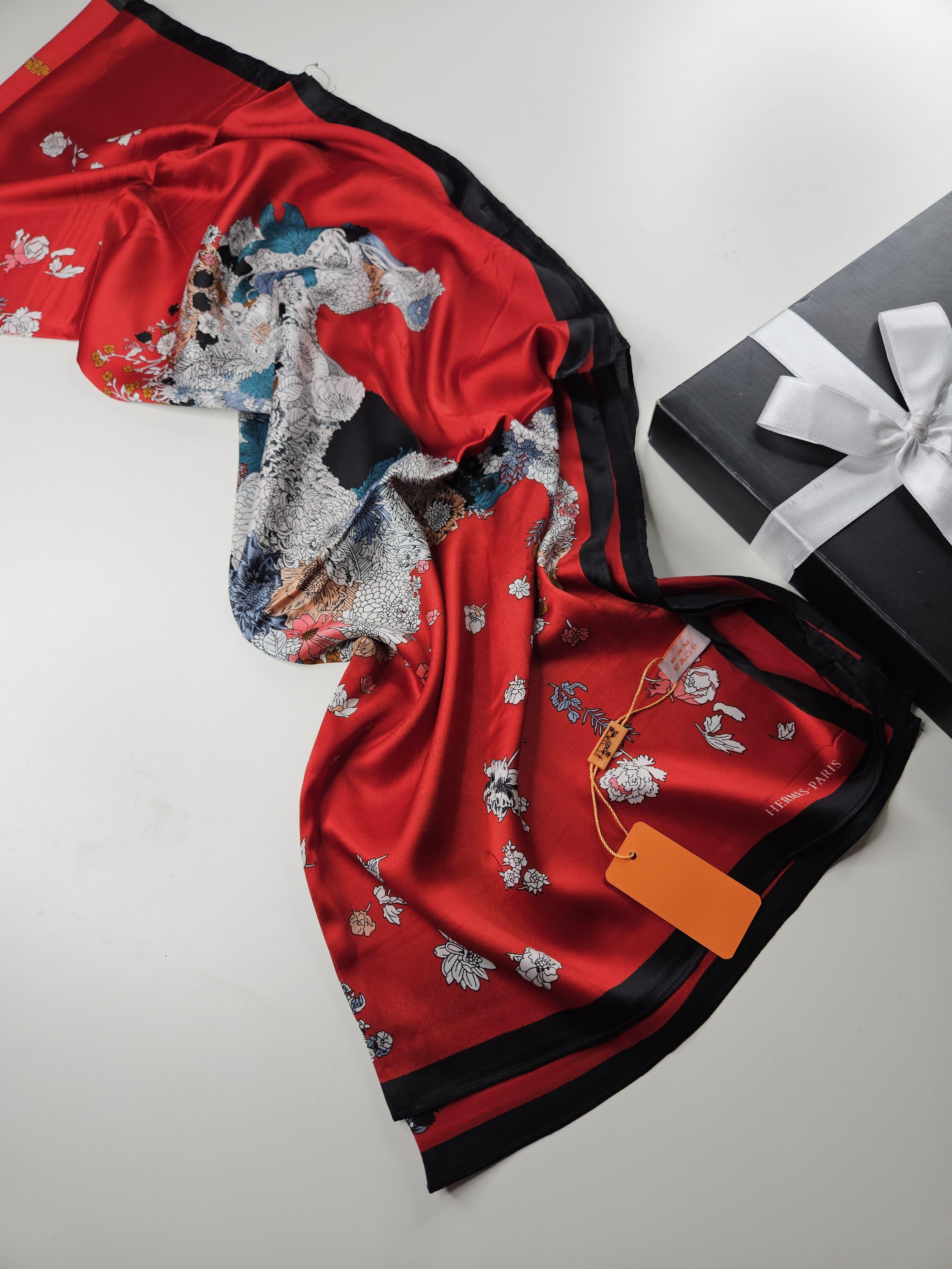 Desenli Kırmızı Şal